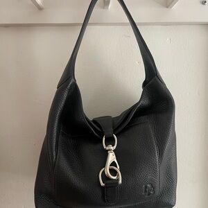 DOONEY & BOURKE Black Pebbled
Leather Lock Sac Single Strap Shoulder
Bag.